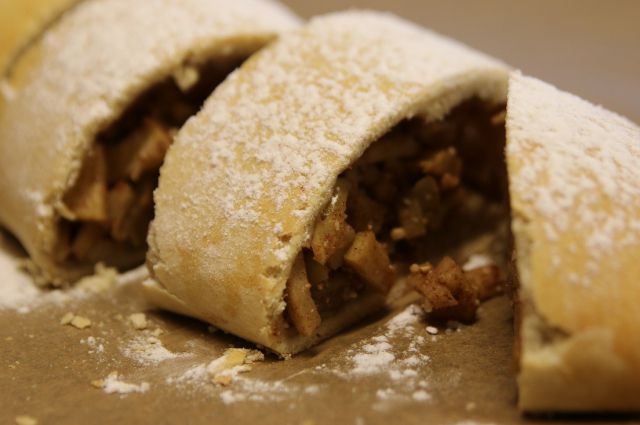 Зелёные яблоки, песочное тесто. Печём настоящий австрийский штрудель | Аргументы и Факты