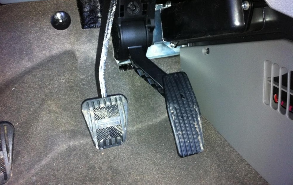 Не работает электронная педаль газа Лада: Причины поломки