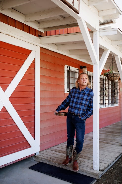 Монтаж пластиковых окон в деревянном доме с обсадой