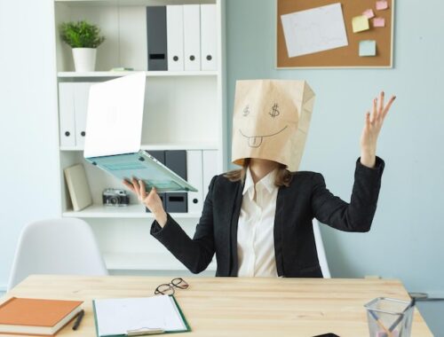 Как вести себя с хамом на работе чтобы не уволиться