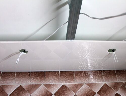 Монтаж потолочных пластиковых ПВХ-панелей своими руками