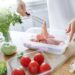 Как быстро разморозить курицу в микроволновке